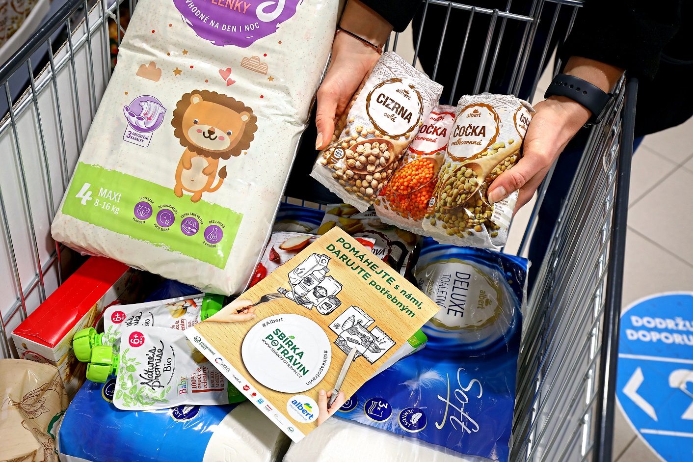 Sbírka potravin se uskuteční v 70 prodejnách Albert. Pomůže doplnit sklady potravinových bank